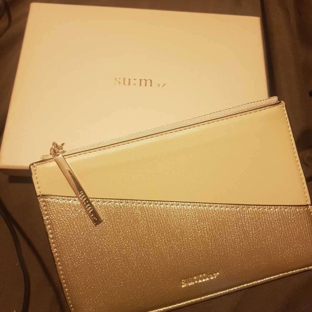 SUM 37 gold pouch